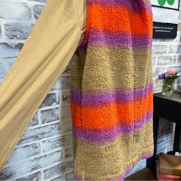 Koolaburra striped Patterned vest and long sleeve under shirt Medium - Picture 5 of 9